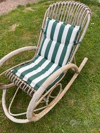 Sedia a dondolo in vimini