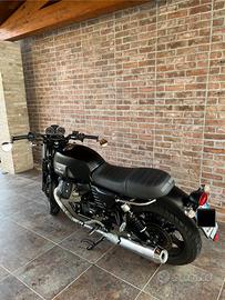 Moto Guzzi V7 II Stone