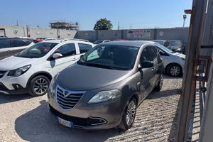 Lancia Ypsilon 1.2 69 CV Platinum Block Shaft
