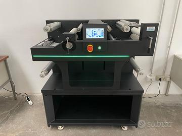Fustellatore digitale per etichette adesive
