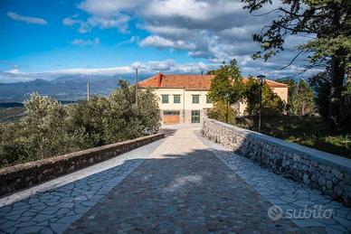 Postiglione - SOLUZIONE TRIFAMILIARE CON GIARDINO