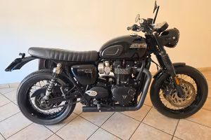 Triumph Bonneville T120 black