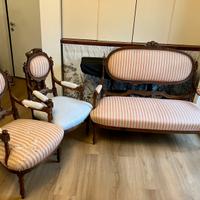 Divanetto antico con 2 poltroncine