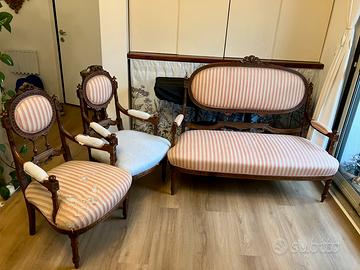 Divanetto antico con 2 poltroncine