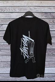 T- shirt nera uomo con grafica