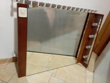 specchio con luci e presa