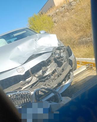 BMW 318D touring del 2014 incidentata