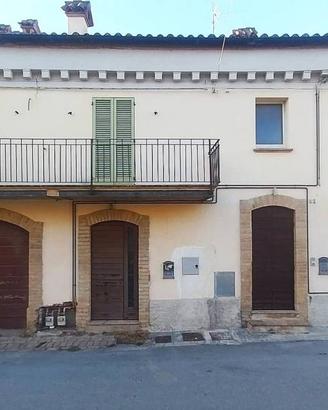 Casa indipendente di 140 m² con 5 locali e box aut