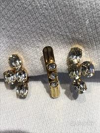 Orecchini con clips e spilla