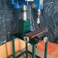 Trapano a colonna da banco con tavola fresa