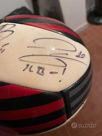 Pallone Milan, autografi giocatori