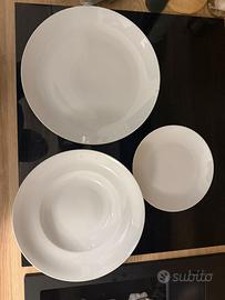 Servizio di piatti in porcellana