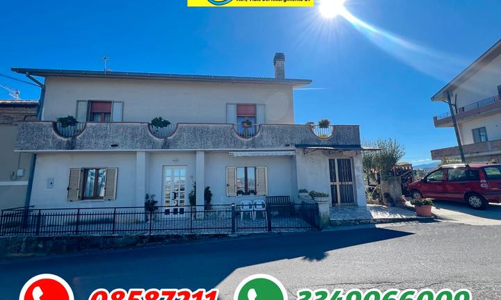 Casa Singola con un ettaro di Uliveto