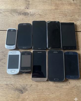 Lotto 10 Smartphone Vintage e Ricambi