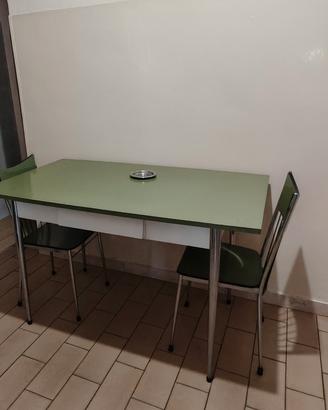 tavolo e sedie in laminato 