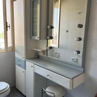•Mobile bagno vintage con specchiera e luci