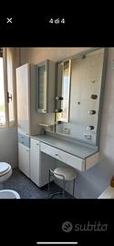 •Mobile bagno vintage con specchiera e luci
