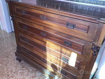 Vecchia cassapanca inizzio 900