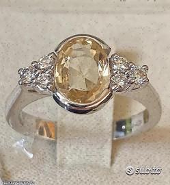 ANELLO ORO 18kt. CON DIAMANTI E ZAFFIRO GIALLO