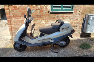 Piaggio Super Hexagon GTX 180