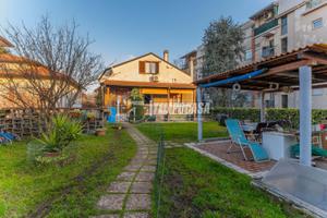 TRILOCALE INDIPENDENTE CON GIARDINO-SOTTOTETTO E L