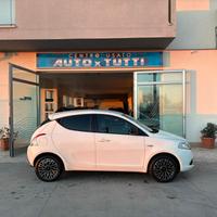 Lancia Ypsilon 1.2 69 CV 5 porte GPL Momo design