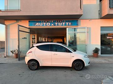 Lancia Ypsilon 1.2 69 CV 5 porte GPL Momo design