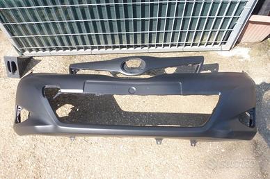 Toyota Yaris Paraurti Anteriore