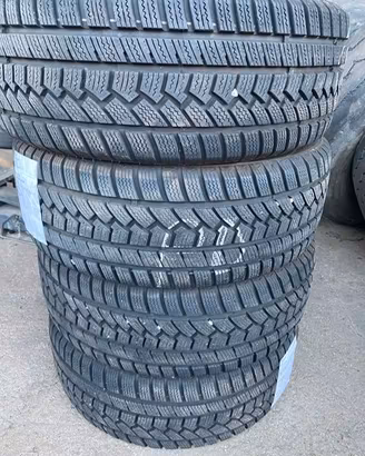 Gomme invernali Ovation W586 215/55R17 come nuove!