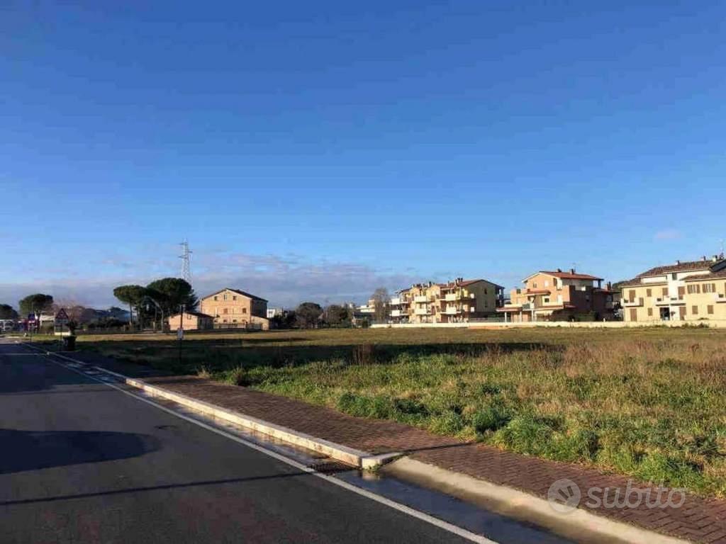 Immobile in asta di 2920 m² a Pollenza - Vista 2
