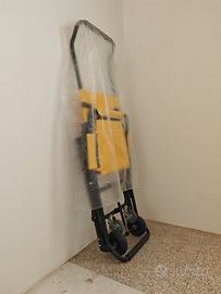 SEDIA A ROTELLE PER SCALE