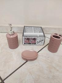 Set bagno in ceramica 3 pezzi  colore rosa