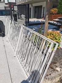 Recinzione in ferro zincato e colorato.