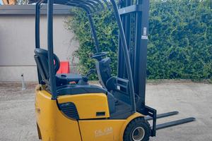 carrello elevatore frontale elettrico (a 3 ruote)