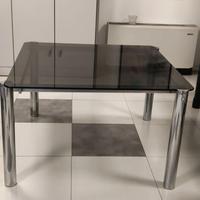 Tavolo acciaio cromato e cristallo fumè, anni '70