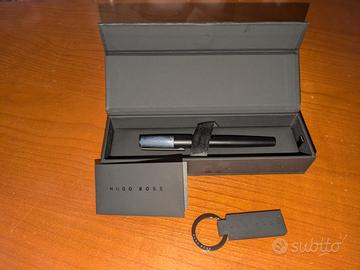 Hugo Boss Penna Roller in Ottone + portachiavi