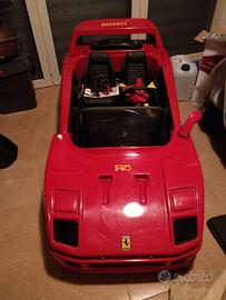 Automobile Ferrari a due posti 