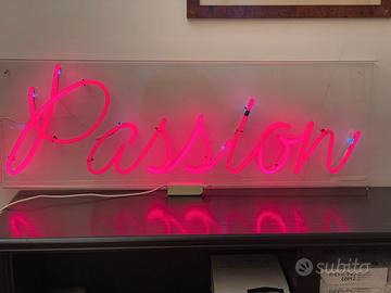 scritta luminosa Passion
