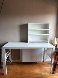 Scrivania regolabile IKEA PÅHL con scaffale bianco