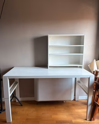 Scrivania regolabile IKEA PÅHL con scaffale bianco