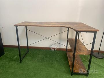 Scrivania in legno e metallo