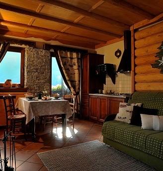 Bilocale con balcone vista montagne