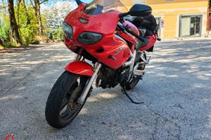Suzuki SV 650 del 2000 o cambio con Honda Hornet S