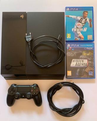 PlayStation 4 con Controller e Giochi