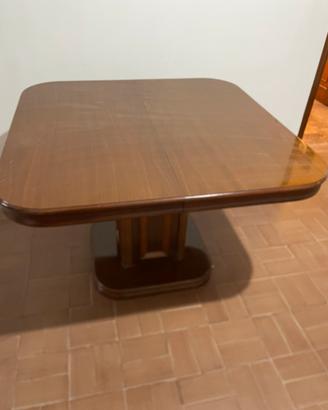 Tavolo in legno quadrato allungabile