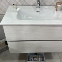 Mobile bagno sospeso moderno