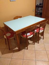 Tavolo e sedie