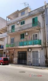 Via Palermo, trivani e doppi servizi con terrazzo