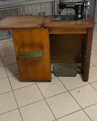Macchina da cucire storica 