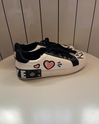 Scapre bianche e nere I love U num 37